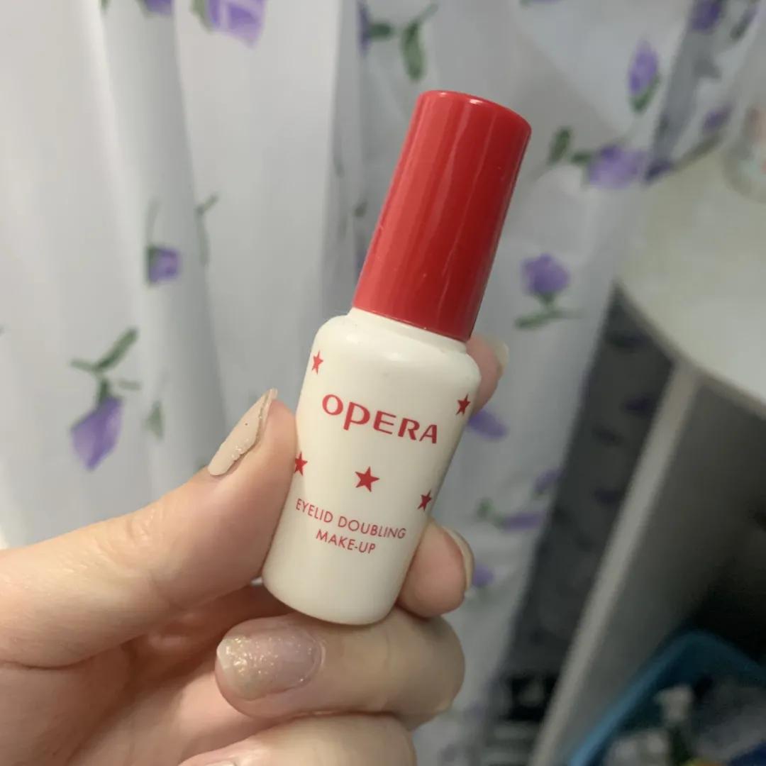 新手化妆推荐假睫毛胶水,新手适合哪种假睫毛胶