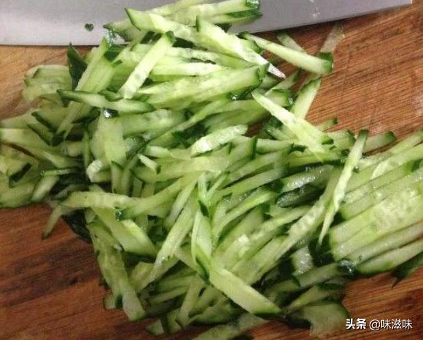 紫甘蓝做凉拌菜怎么更好吃,紫甘蓝凉拌菜怎么做好吃简单