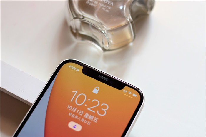 iphone13手机壳带镜头膜测评,iphone13皮革保护壳和硅胶测评