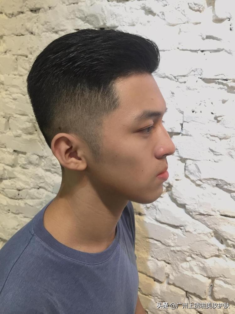 三款热搜的男生清爽露额头发型！让女孩对你刮目相看