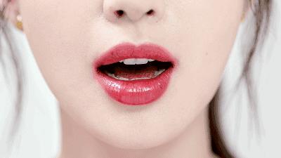 在线等,接吻时咬下女友的死皮,怎么办?