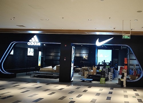 阿迪和耐克明明是“对头”,为什么非要把店开在一起?