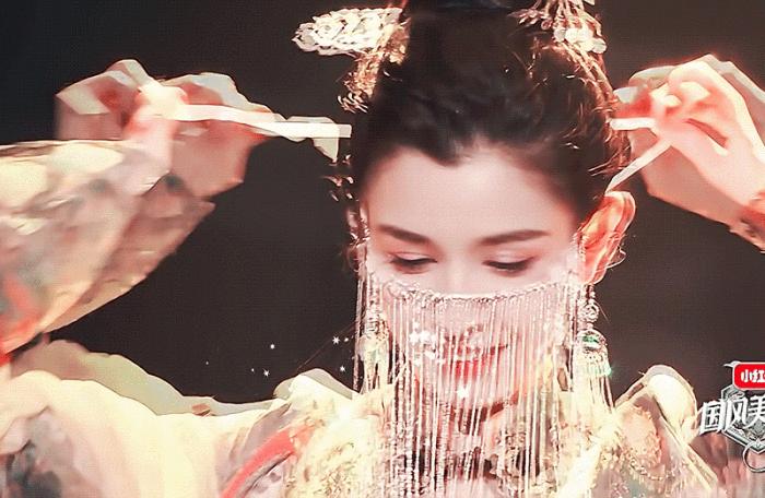 哈尼克孜是“敦煌仙子”吧!汉服扮相太惊艳,一颦一笑让人陶醉