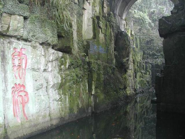 男子拿赵云佩剑鉴定,价值5个亿的赵云佩剑鉴定