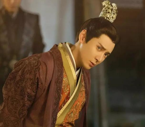 2013年“鳌拜”沈泰在咖啡厅暴打于正：为什么这么对我，你个变态