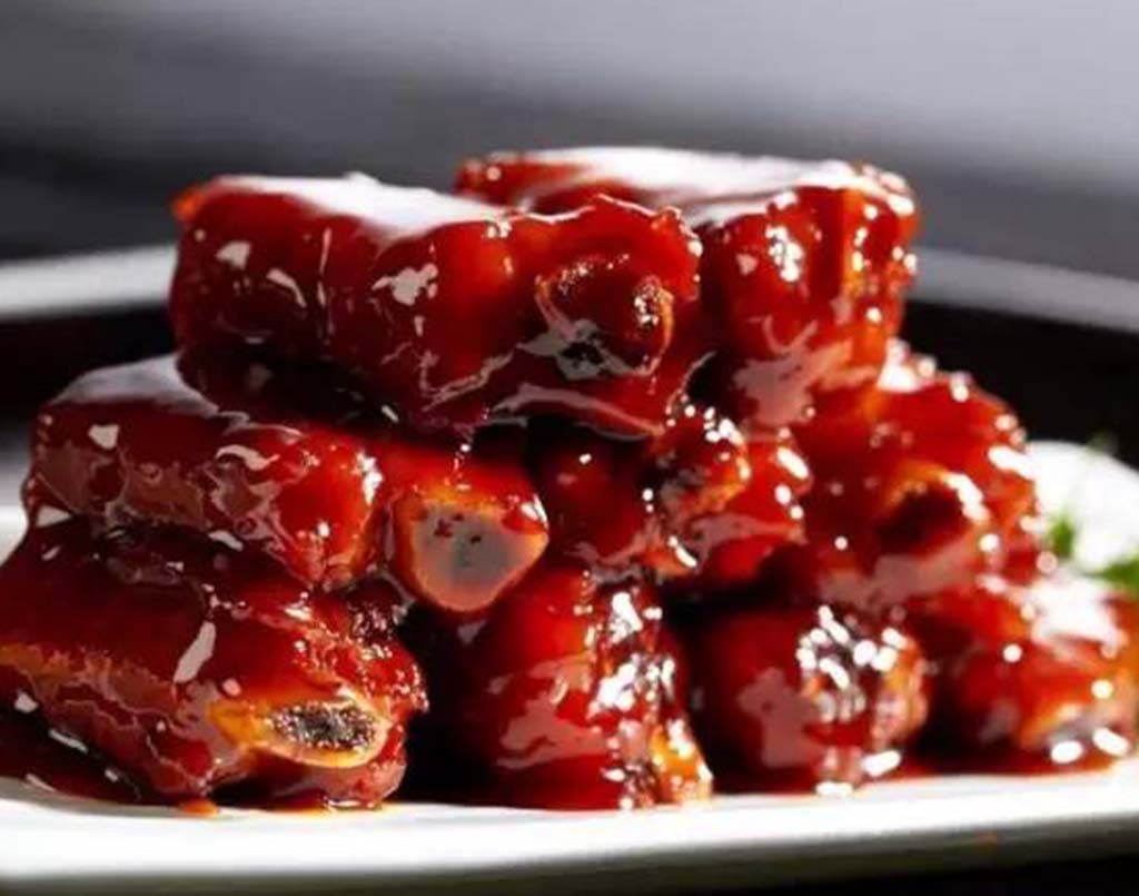 炒糖色加凉水会苦吗,红烧肉炒糖色后加热水还是冷水