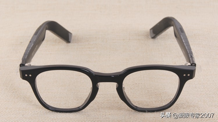 板材眼镜鼻托掉了怎么配,板材眼镜鼻托如何卸下来