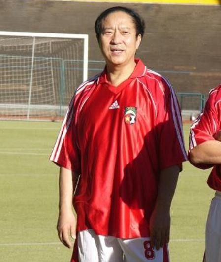 牛群为什么退出央视舞台,2000年为什么牛群不搭档