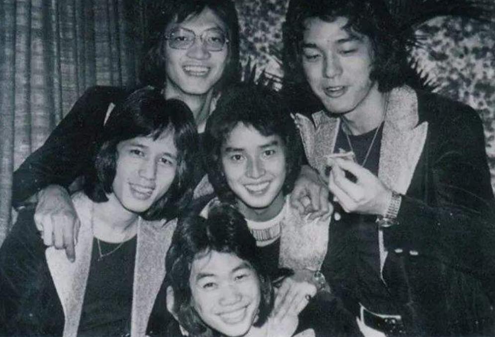 钟镇涛谈婚姻耐得住寂寞,钟镇涛前妻有钱还是现任有钱