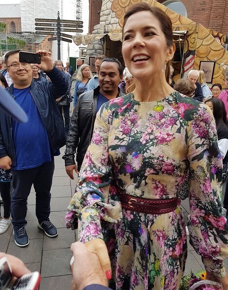 凯特王妃穿花裙,丹麦王妃凯特穿衣打扮