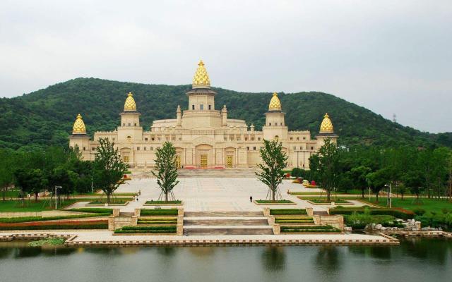 他是网络小说界稀有的文人型作者,仙气十足,让老书虫赞不绝口