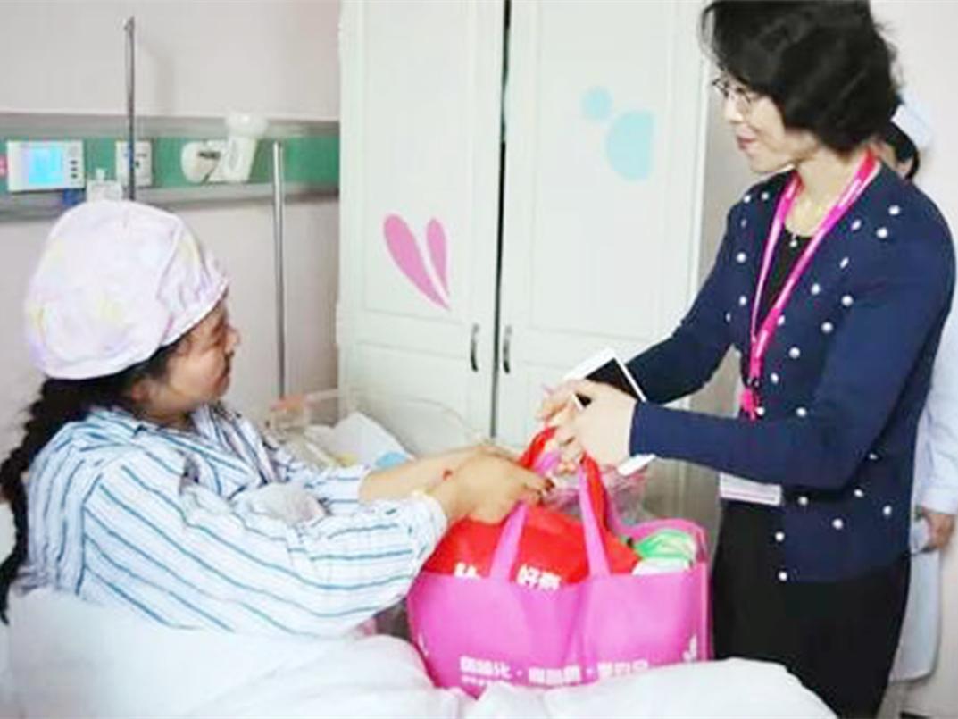 看望产妇,该送什么礼物?送这几样东西,实用又有面子