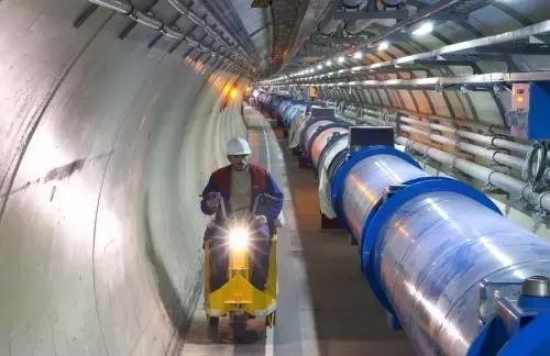 何去何从:大型对撞机