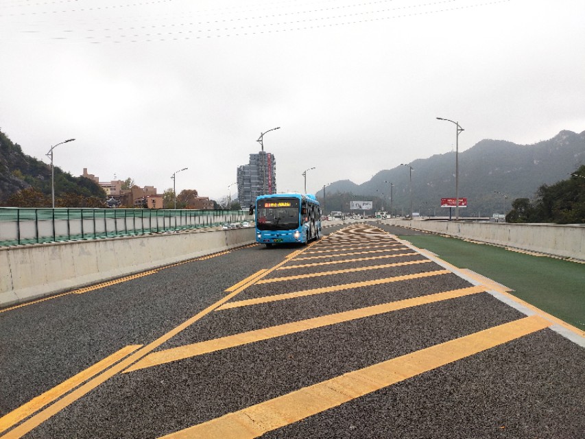 brt快速公交哪个城市比较发达,brt快速公交私家车可以走吗