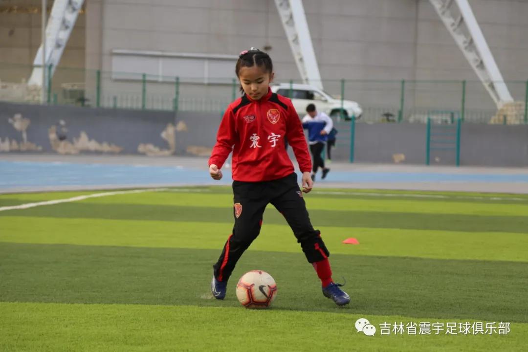 绿茵驰骋的快乐与成长——震宇女足小球员专访