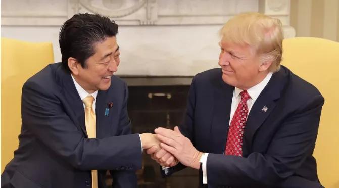 送了*华反**分子一剂*药春**？安倍其实话里有话