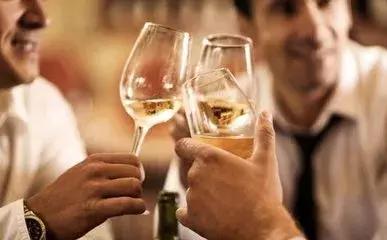 反酸胃胀恶心便秘怎么回事,腹胀便秘恶心是什么原因