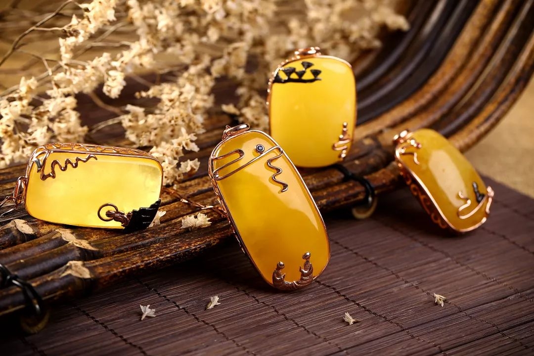 76龙女本命年佩戴什么饰品,朱砂手串佩戴禁忌本命年