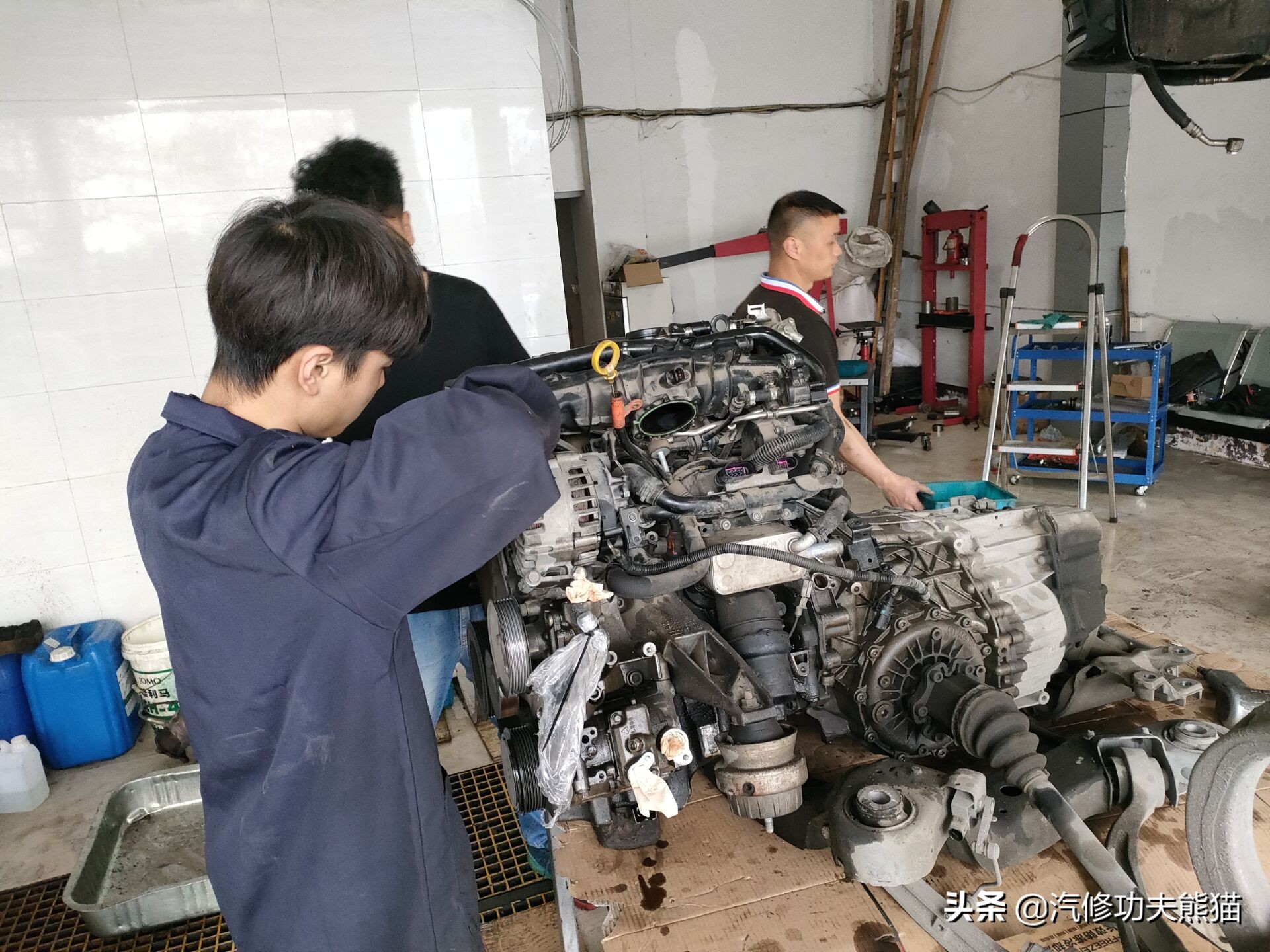 10年奥迪a6l2.0t烧机油维修,奥迪a6l2.0t烧机油吗