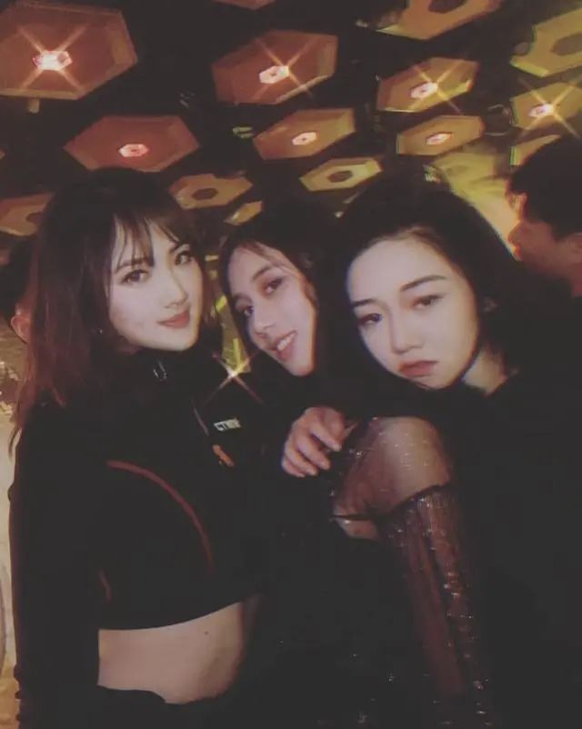 华为小公主和赌王女儿合照,华为公主和赌王千金