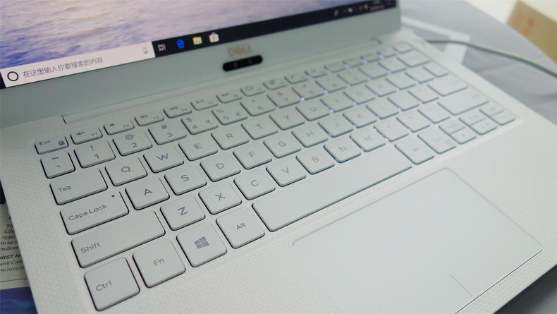 戴尔xps13超级本速度评测,更纤薄更便携新款戴尔xps13图赏
