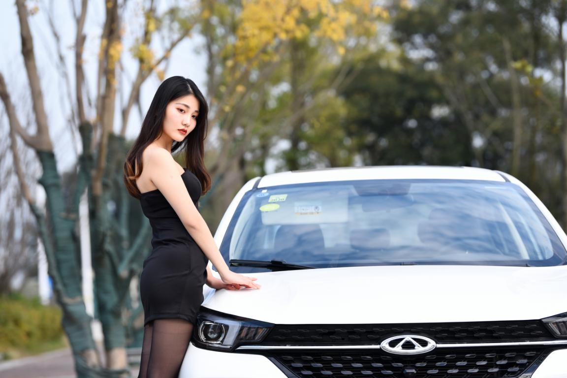 性感女神来袭，看小艾如何低档黑丝长腿的极致诱惑