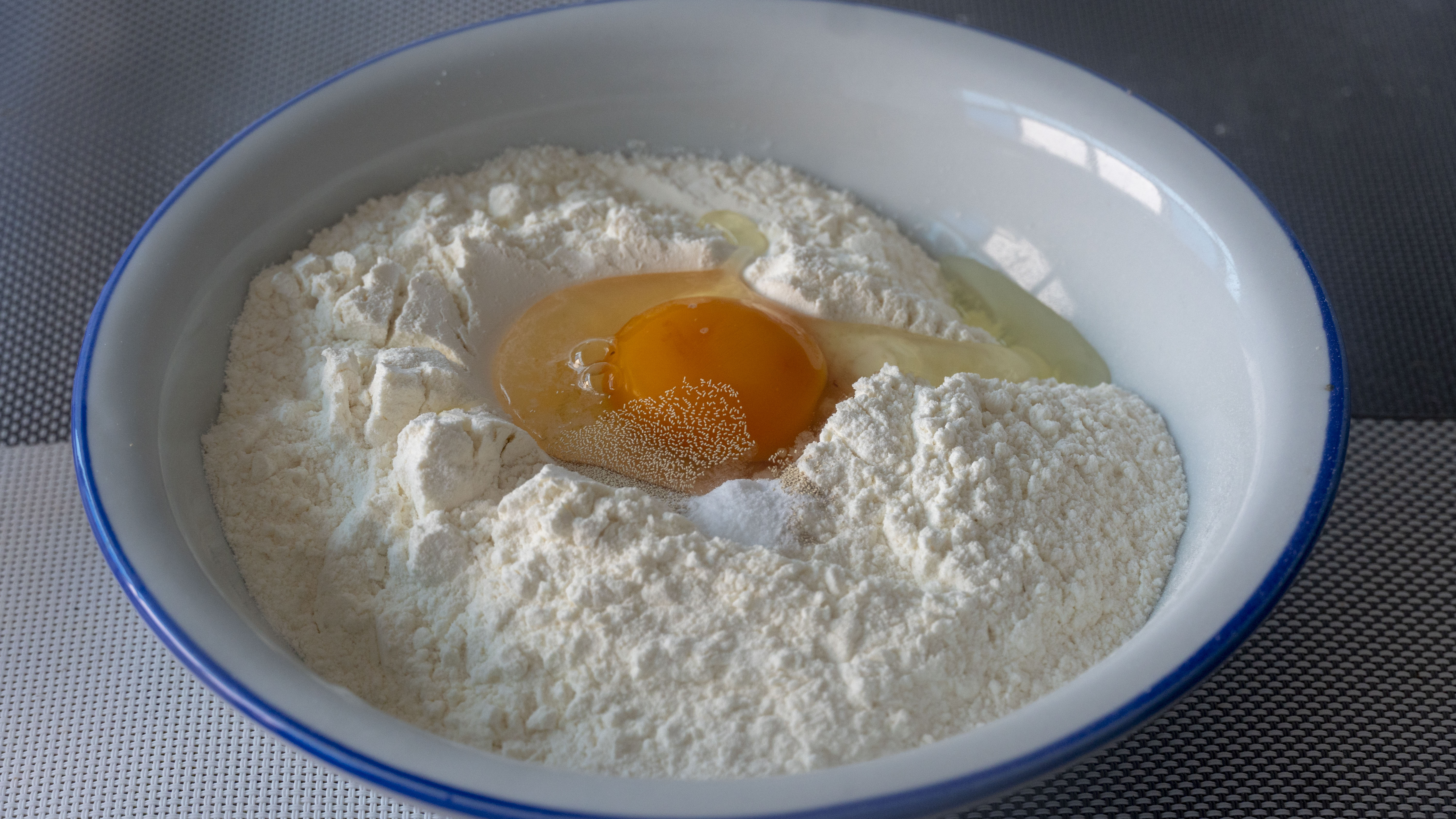 蓬松酥脆空心大油条,油条怎么做酥脆松软空心无泡打粉