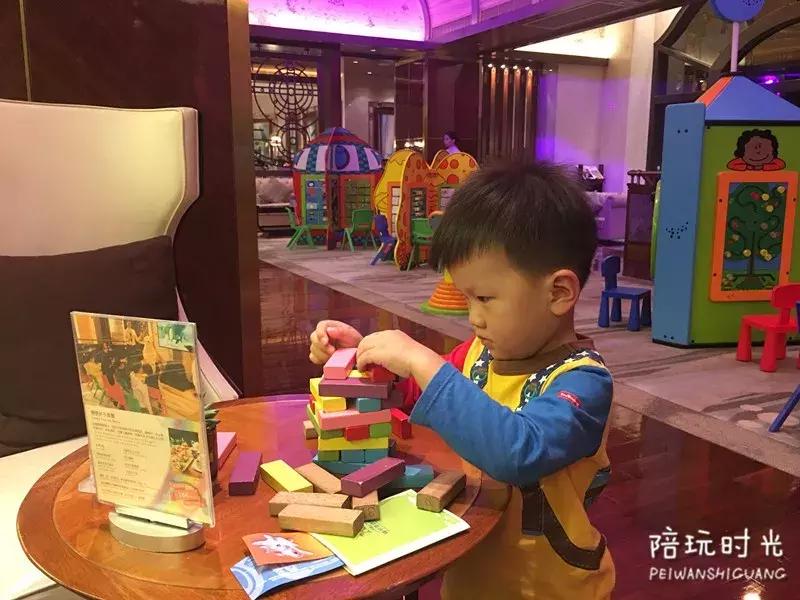 长隆什么时候去最好玩,一个人带两娃出去长隆有危险吗