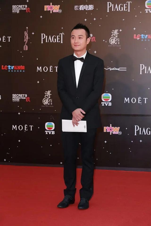 好男人文章怎么了?健身肌肉发达面目狰狞,绿背心金项链像黑社会