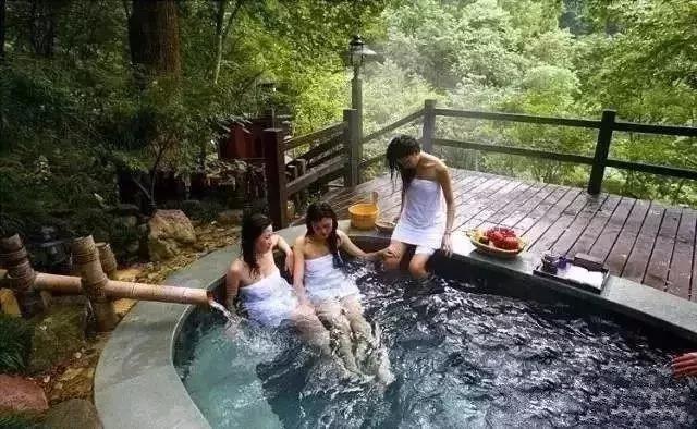 去泡温泉下雨,冬天下雨适合泡温泉吗