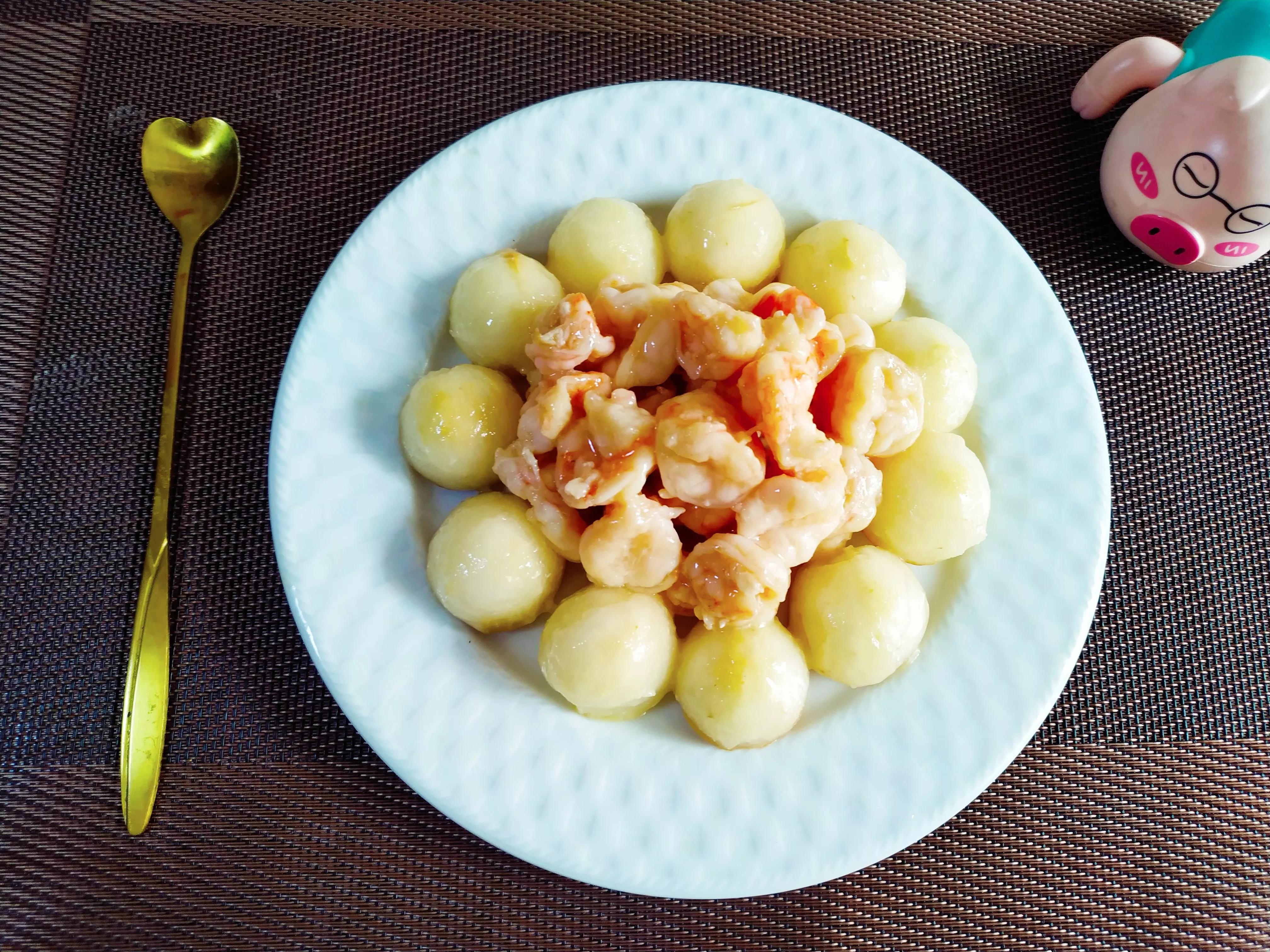 中秋节将至，记得给家人做道“球”，钙含量丰富，寓意团圆不分离