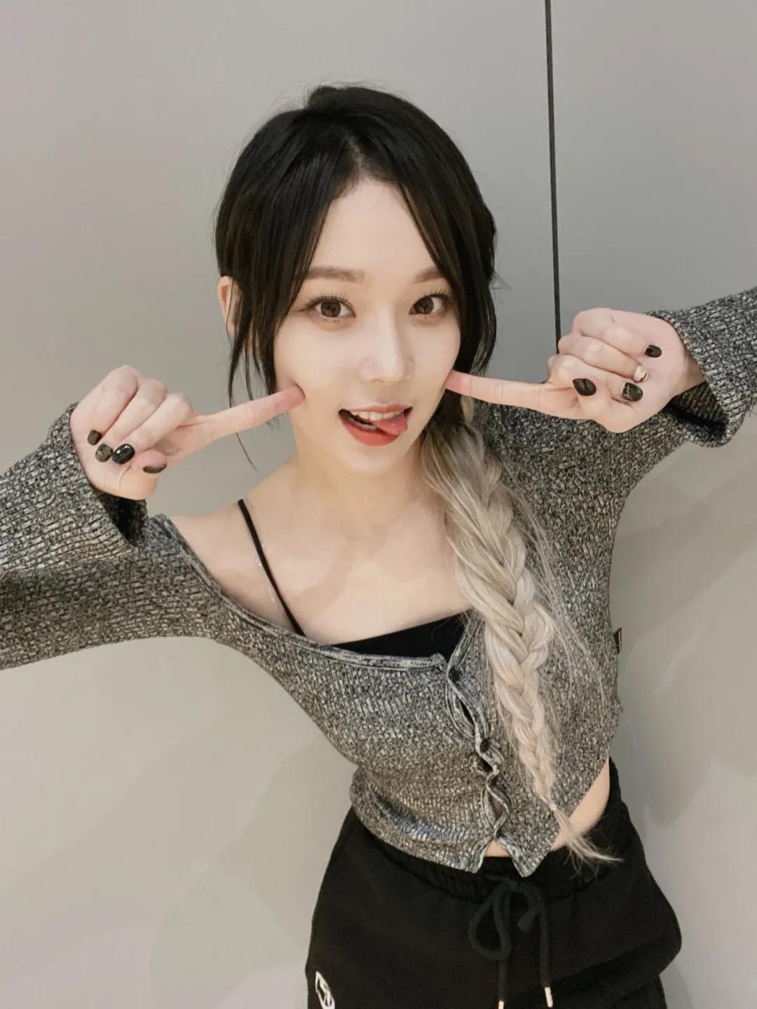 2021什么发色最显白减龄,在家染发色2021年最火发色显白