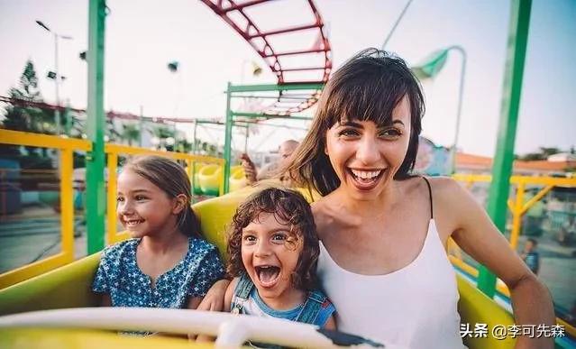 孩子总想妈妈陪着,孩子老是要妈妈陪玩怎么办