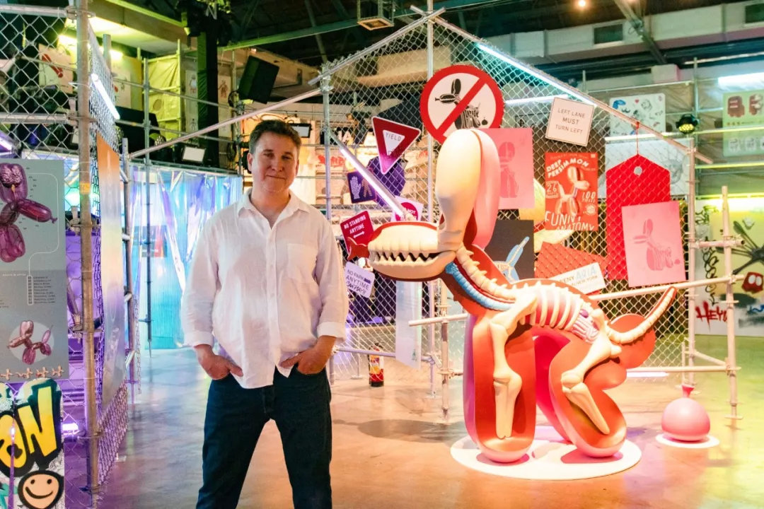 他肢解卡通人物，不但没毁童年，还倍受追捧