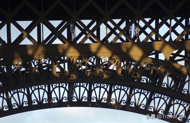 参观埃菲尔铁塔收获 (参观埃菲尔铁塔英语作文)