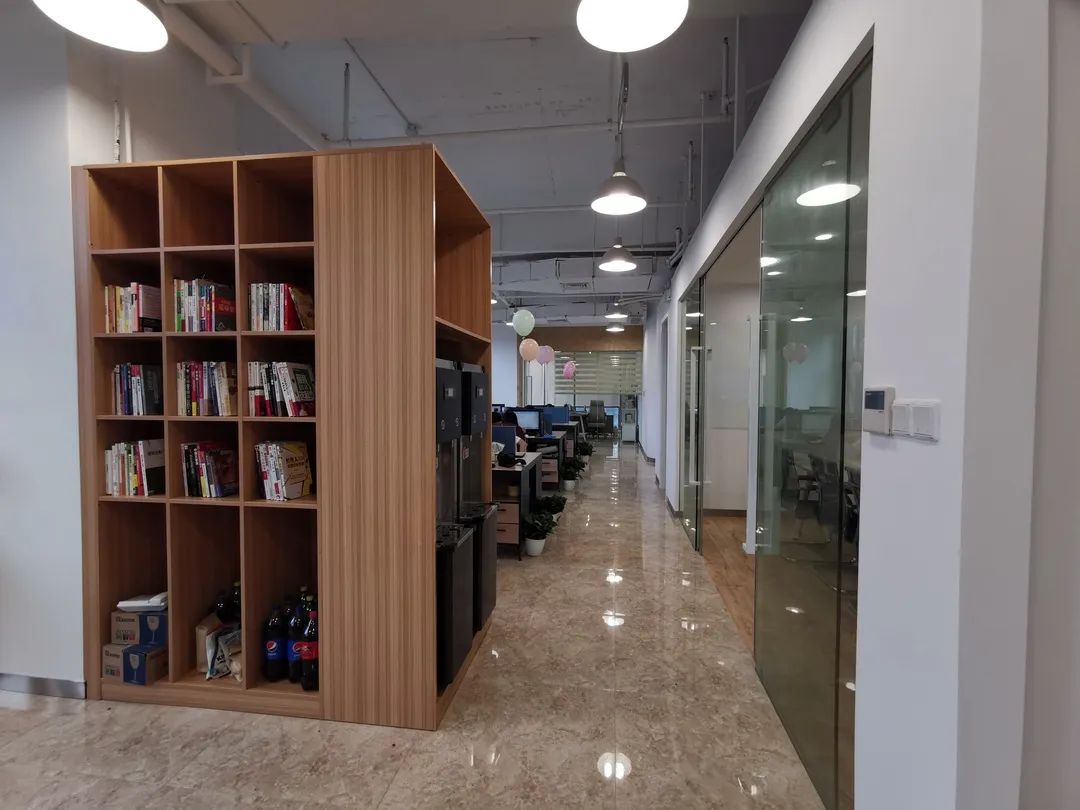 南昌市最近招聘会,南昌龙贝莱服饰有限公司