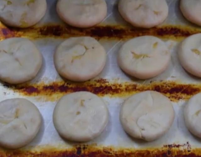 福建传统老式绿豆饼手工现做,福建十大特产绿豆饼