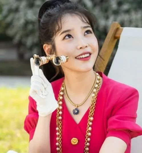 圆脸窄额头女生适合什么刘海,额头尖窄脸又小适合什么样的刘海