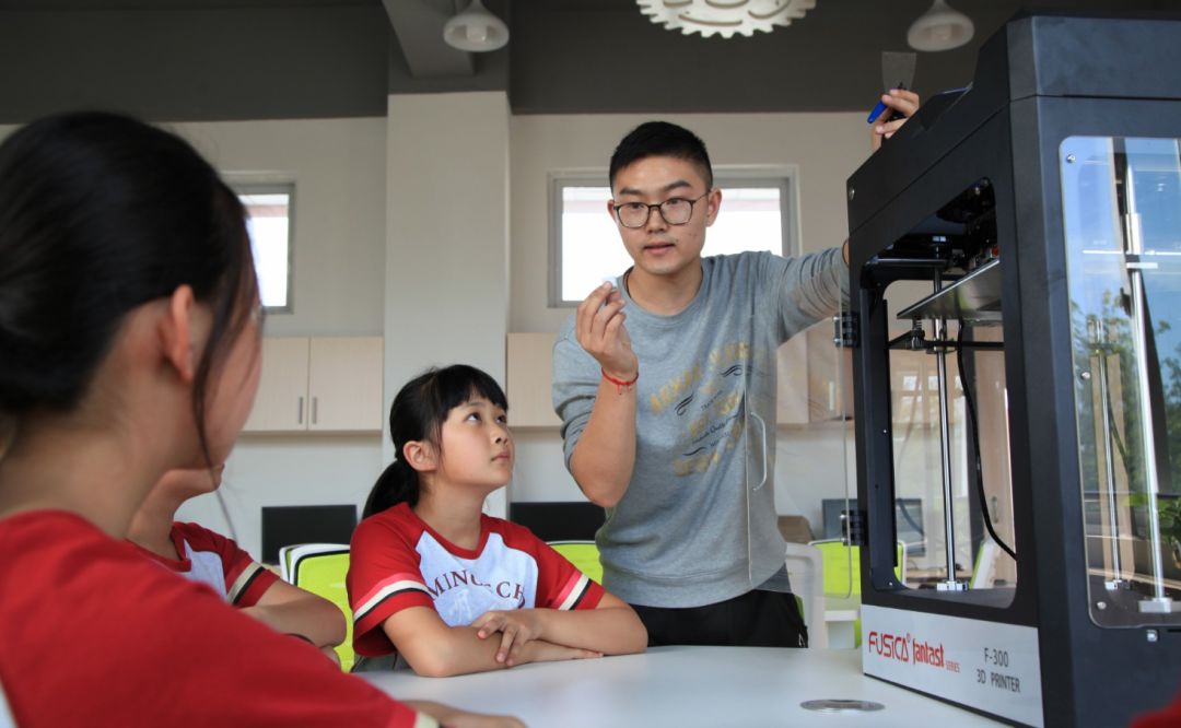 成都市青白江区为明学校校长,成都为明学校徐业云校长