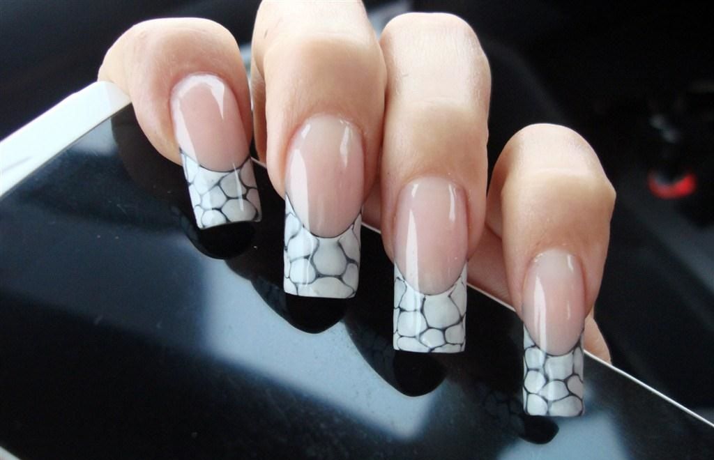 一家开了10多年的实体店,一家经营二十多年的实体店