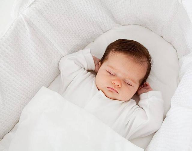 宝宝翻身翻不过去急哭了,宝宝翻身之后不愿意躺