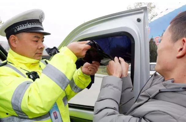 汽车装隐私玻璃怎么处罚,汽车自带隐私玻璃罚款吗
