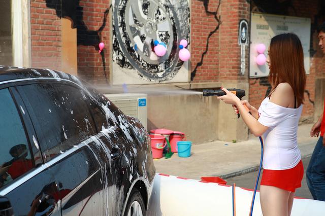 养一辆10万元车需要多少工资,养一辆10万的车一个月多少钱