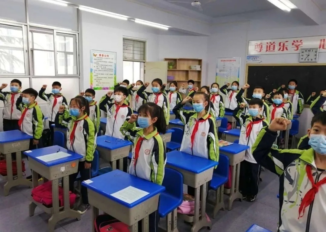 雪峰小学开学第一天的视频,桃源小学开学第一天