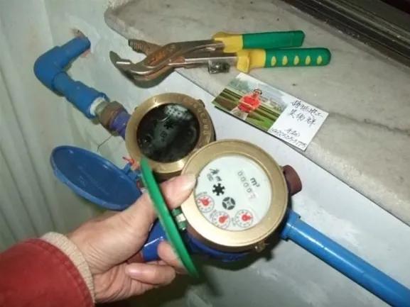 水表玻璃坏了怎样换视频,维修水表的玻璃多少钱