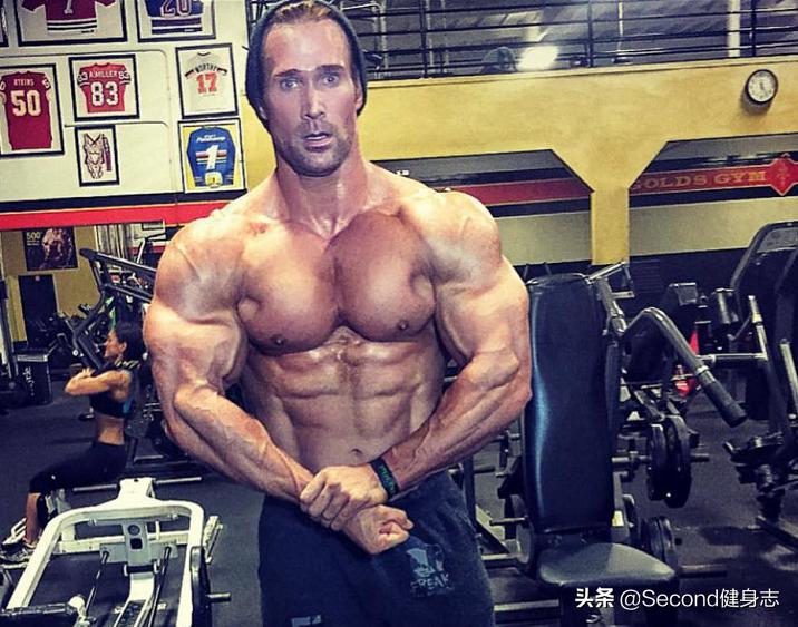 大力王身材堪比施瓦辛格,大力王迈克奥赫恩和施瓦辛格