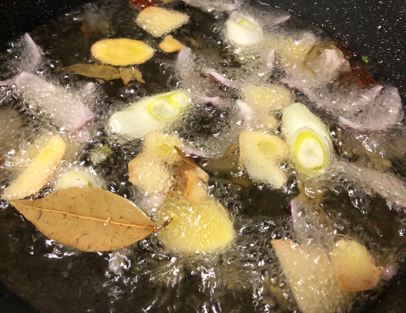 辣椒油香味浓郁添加什么香料粉,如何炸辣椒油才能让香味完全发挥