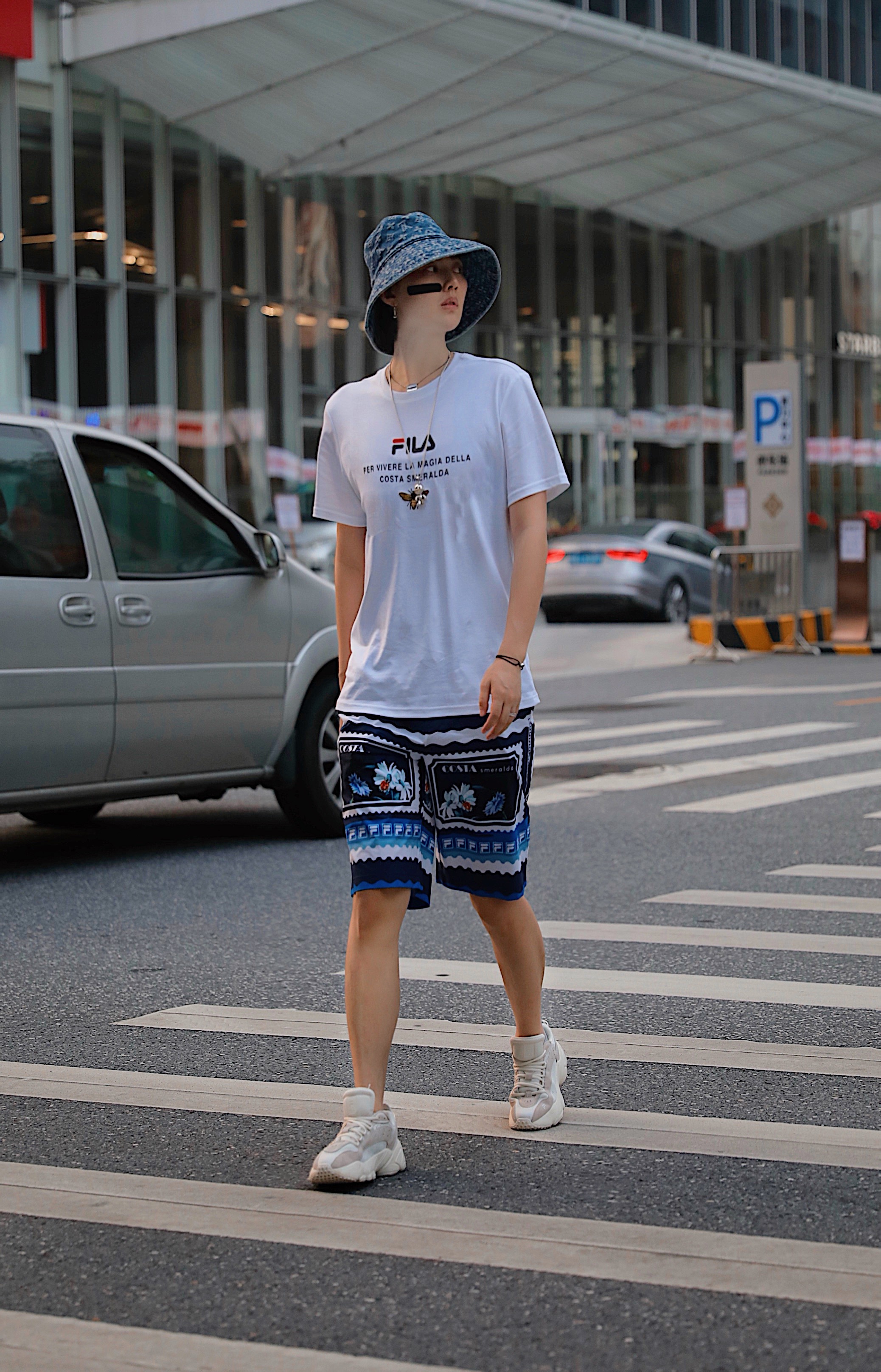 用蓝色释放度假心情FILA翡翠海岸这波营销有点高级