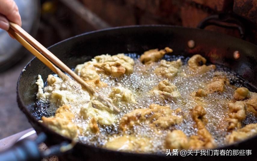 炸酥肉用面粉还是淀粉才酥脆,炸酥肉时裹淀粉好还是面粉好