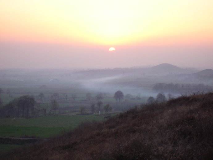 王国维说此词一出，千古以来无人匹敌。你同意吗？